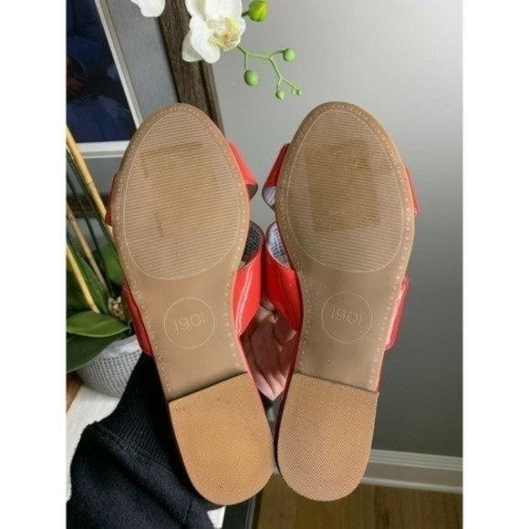 1901 Bryers Cross Band Slide Sandal - Picture 10 of 10